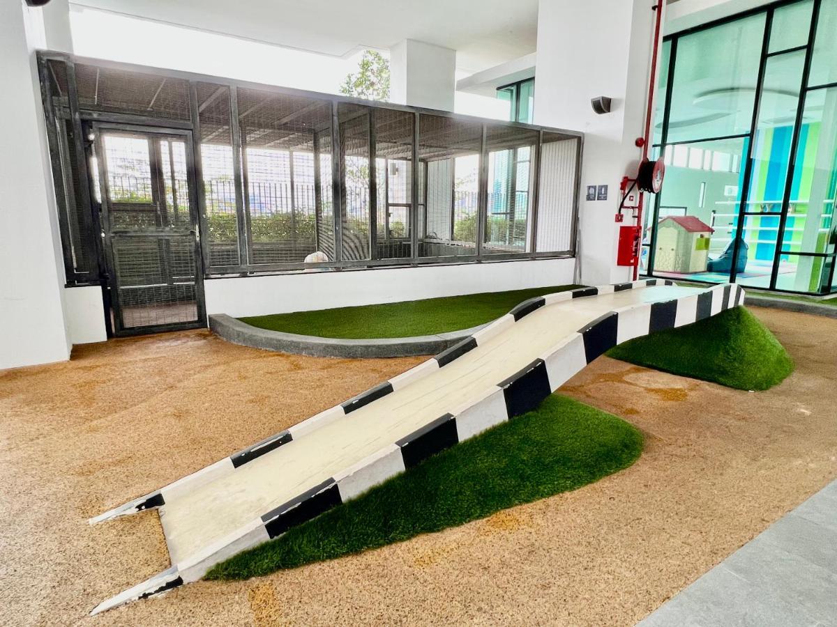 Royale Cottage Midvalley Netflix Pools 4 Pax Johor Bahru Buitenkant foto